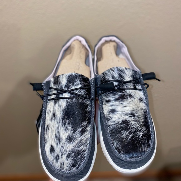Women's CUSTOM Cowhide Hey Dudes ! 🐄🐄 read description - Picture 6 of 13